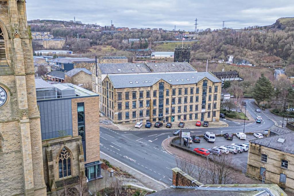 Chic Mill Conversion Beside Piece Hall & Eureka! Галифакс Экстерьер фото